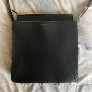 Matt & nat vegan leather shoulder bag